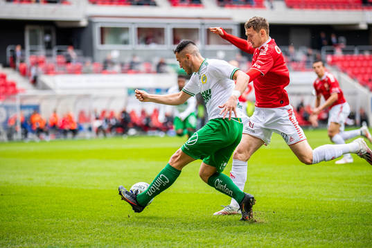 Hammarbys Astrit Selmani och Kalmars Piotr Johansson
