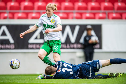 Hammarbys Gustav Ludwigson och Kalmars målvakt Lucas Hägg