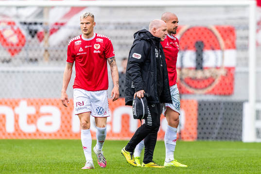 Kalmars Douglas Bergqvist utgår skadad