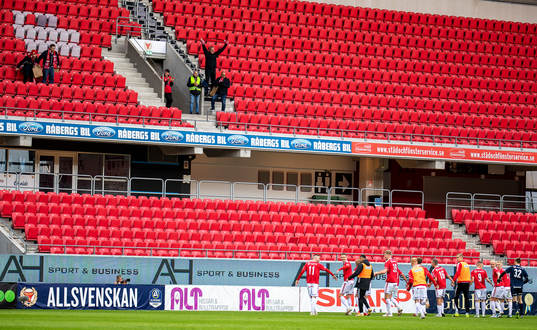 Kalmars spelare jublar