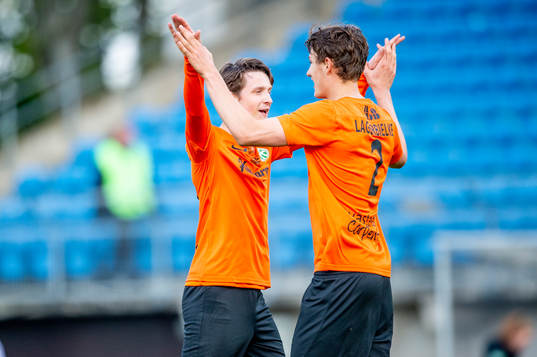 Västerås Olle Edlund och Gustaf Lagerbielke jublar
