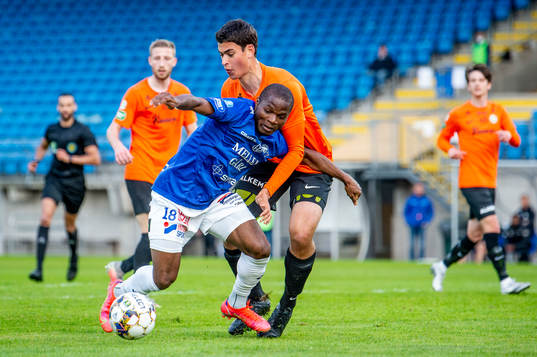 Trelleborgs Henry Offia mot Västerås Claus Royo