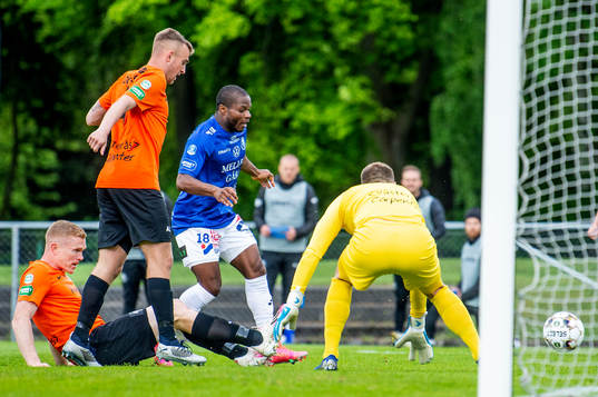 Trelleborgs Henry Offia mot Västerås David Engström,