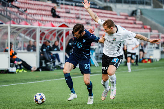 Malmö FFs Adi Nalic och Örebros Andreas Skovgaard