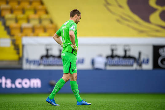 IFK Norrköpings målvakt Oscar Jansson deppar