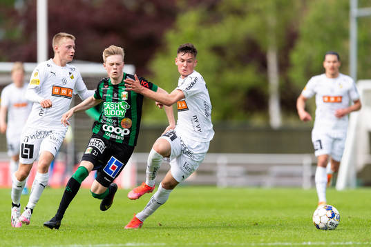 Varbergs Gustav Nordh och Häckens Sebastian Tipura