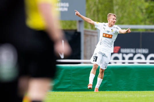 Häckens Karl Landsten jublar