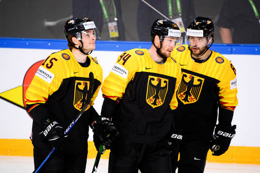 Michael Bunting, Tom Kuhnhackl and Tobias Rieder  of