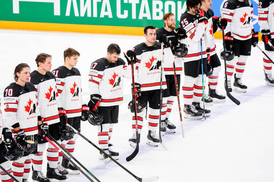 Players of Canada looks dejected