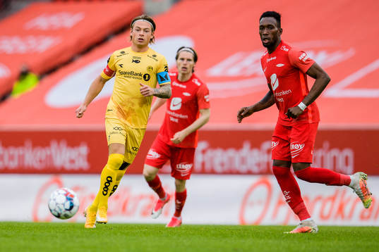 Patrick Berg of Bodø/Glimt and Daouda Bamba of Brann