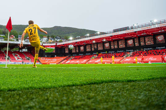 Sondre Sørli of Bodø/Glimt takes a corner kick