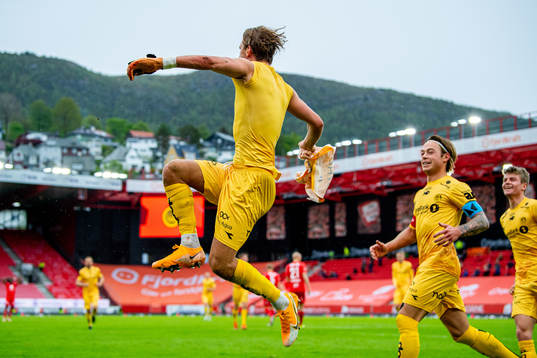 Erik Botheim of Bodø/Glimt celebrates with teammates