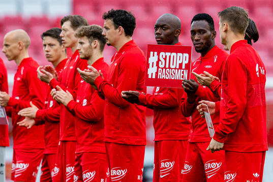 Moonga Aluta Simba and Daouda Bamba of Brann hold a Stopp