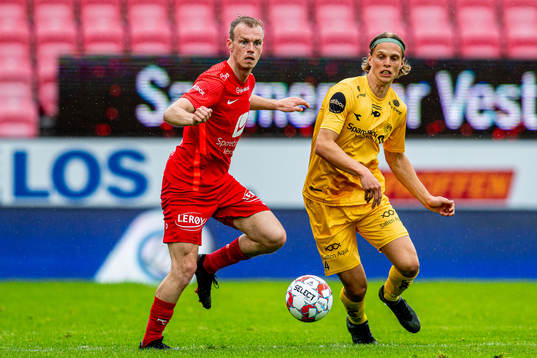Petter Strand of Brann and Ulrik Saltnes of Bodø/Glimt