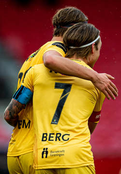 Patrick Berg of Bodø/Glimt celebrates with teammate Erik