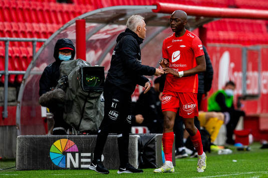 Kåre Ingebrigtsen, head coach of Brann, and Moonga Aluta
