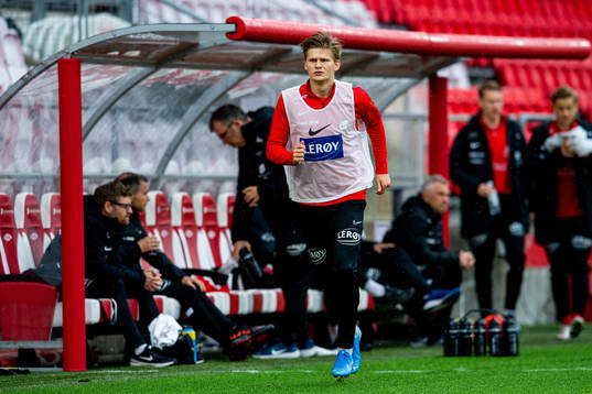 David Møller Wolfe of Brann warms up