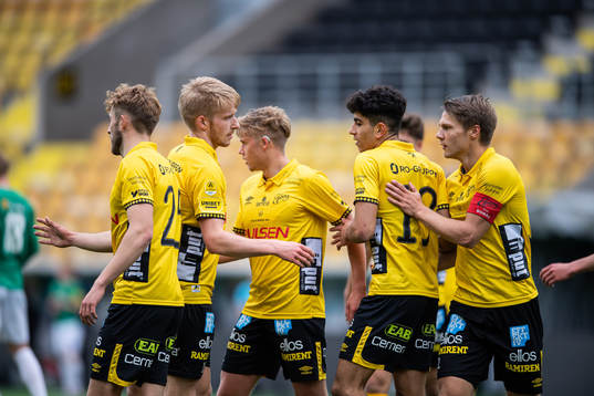 Elfsborgs Ahmed Qasem jublar med lagkamraterna