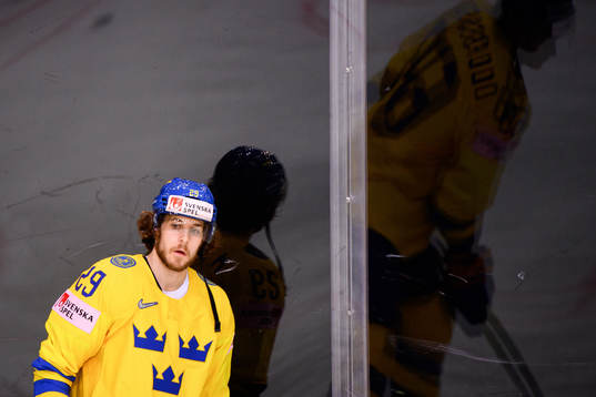 Mario Kempe of Sweden