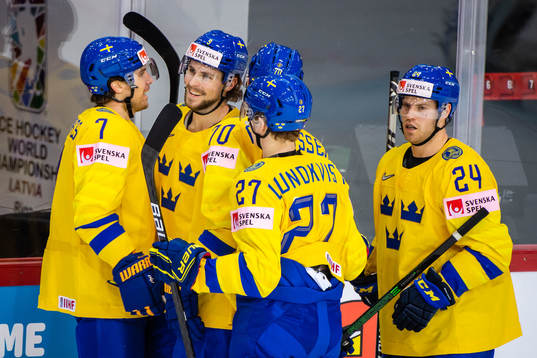 Bläddra bland fler bilder av 2021 IIHF Ice Hockey World Championship, Day 5, Switzerland - Sweden