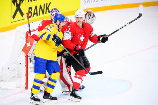 Oscar Lindberg of Sweden and Mirco Muller of Switzerland