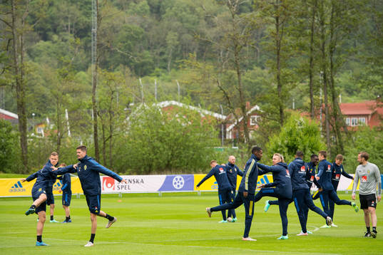 Viktor Claesson, Mikael Lustig, Alexander Isak and Emil