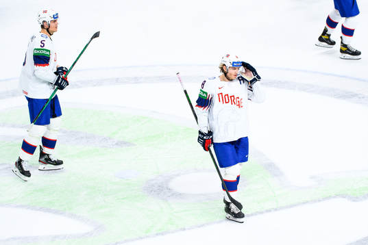 Erlend Lesund and Mathias Trettenes of Norway look dejected