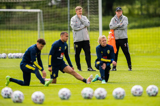 Assistant coach Peter Wettergren and Janne Andersson, head