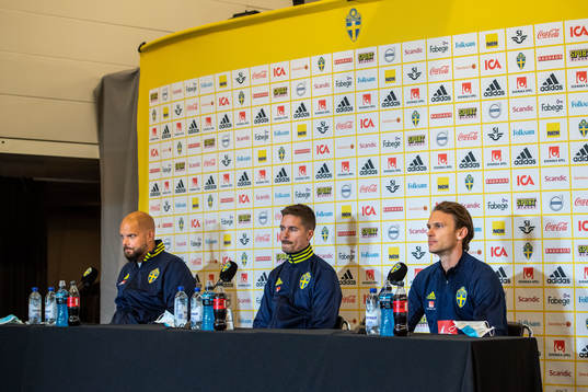 Press officer Jakob Kakembo Andersson, Mikael Lustig and