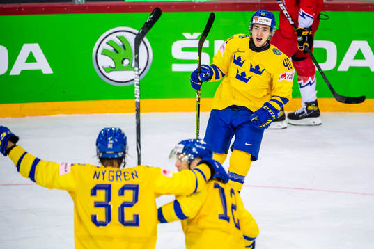 Andreas Wingerli of Sweden celebrates tighter with Magnus