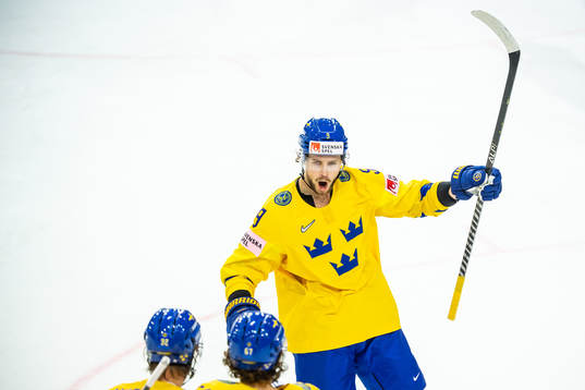 Adrian Kempe, Magnus Nygren and Rickard Rakell celebrates