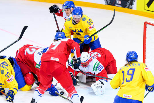 Victor Olofsson of Sweden against goalkeeper Simon Hrubec