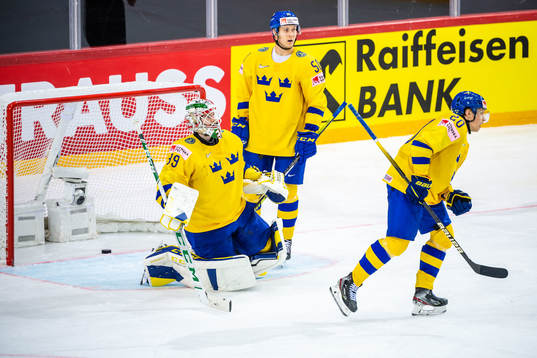 Goalkeeper Adam Reideborn, Viktor Lööv and Lawrence Pilut