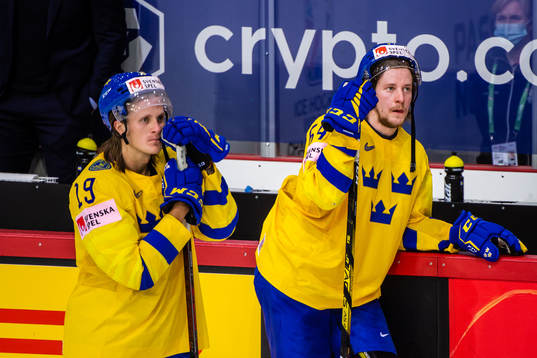 Marcus Sörensen and Jonathan Pudas of Sweden looks dejected