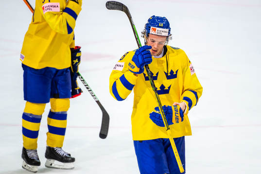 Victor Olofsson of Sweden looks dejected