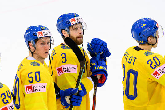 Viktor Lööv and Klas Dahlbeck of Sweden look dejected