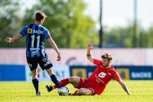 Kornelius Hansen of Stabæk and Ole Didrik Blomberg of Brann