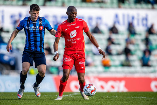 Herolind Shala of Stabæk  and Moonga Aluta Simba of Brann