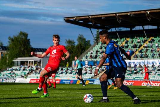 Aune Heggebø of Brann and Sammy Skytte of Stabæk