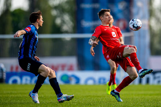 Sturla Ottesen of Stabæk and Robert Taylor of Brann