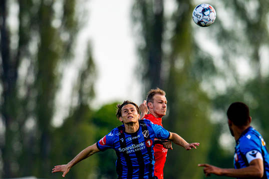 Markus Solbakken of Stabæk and Petter Strand of Brann