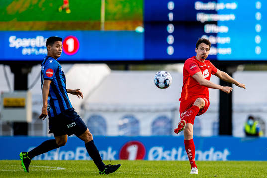 Kosuke Kinoshita of Stabæk and Vegard Forren of Brann