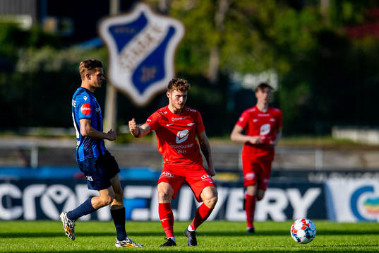 Kornelius Hansen of Stabæk and Ole Didrik Blomberg of Brann