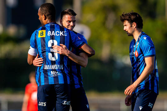 Yaw Ihle Amankwah of Stabæk celebrates with teammates