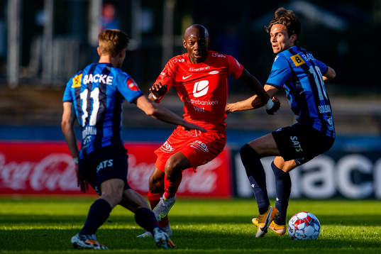 Moonga Aluta Simba of Brann and Markus Solbakken of Stabæk