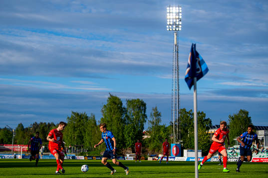 Ole Didrik Blomberg of Brann and Kornelius Hansen of Stabæk