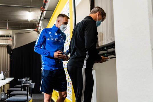 Leo Väisänen leaves