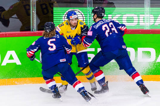 Jesper Frödén of Sweden against Ben Davies and Paul