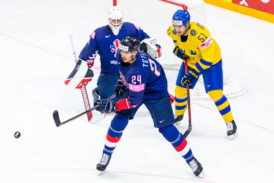 Goalkeeper Ben Bowns and Joshua Tetlow of Great Britain and