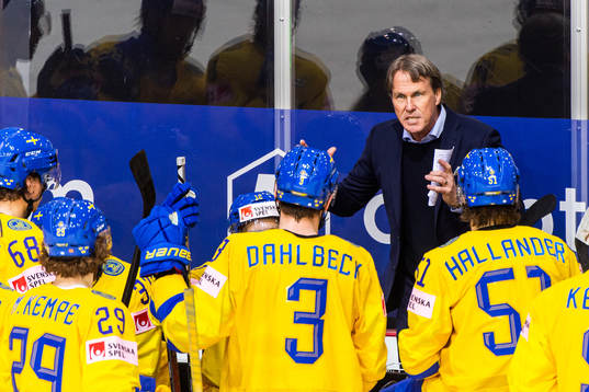 Johan Garpenlöv, Head coach of Sweden, talks to the